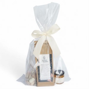 upominek: dwie herbaty, landrynki i miodek